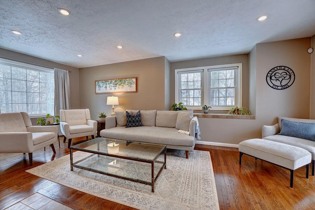 Photo of 137 Winterwood Drive, Londonderry, NH 03053 (MLS # 5079550)