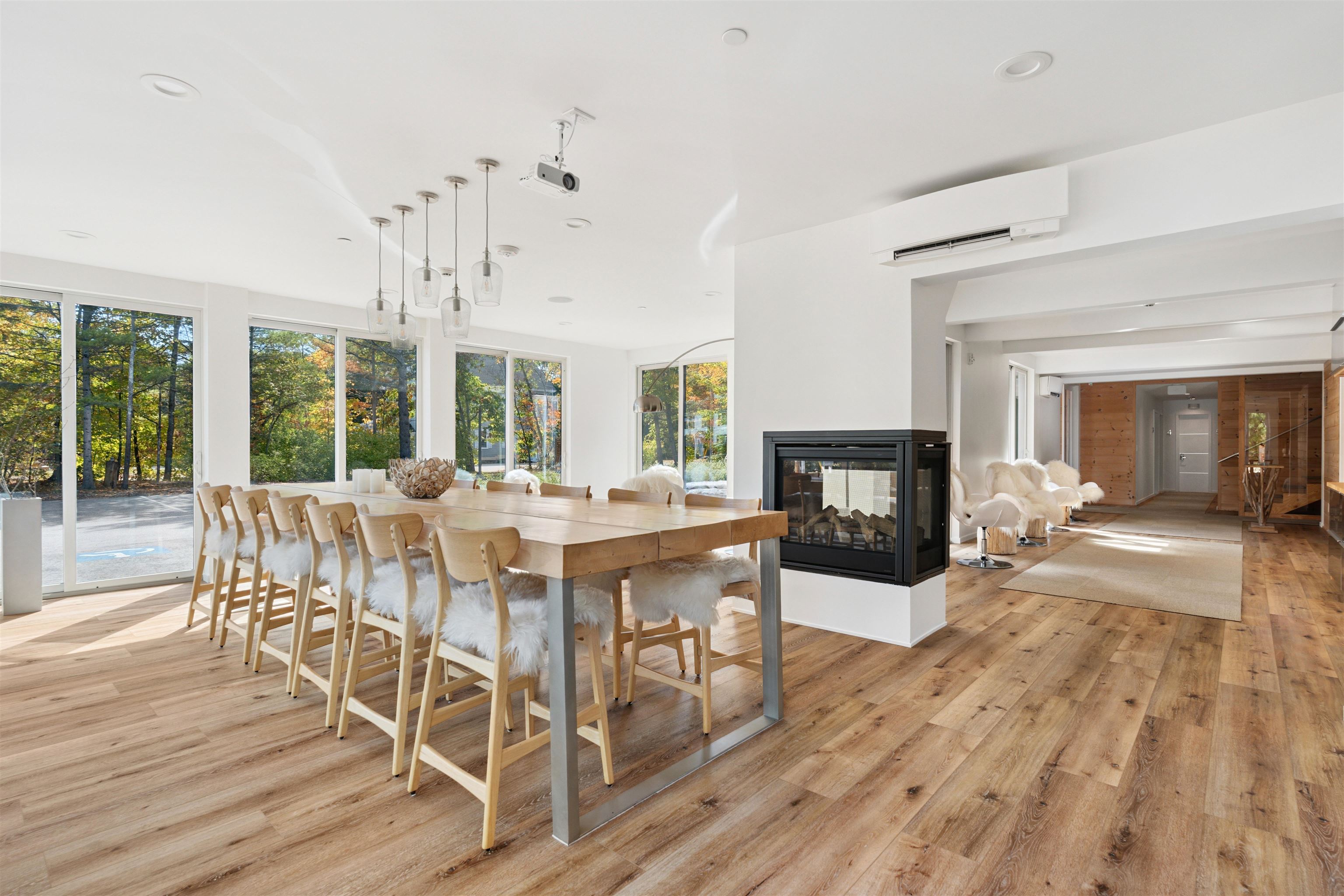 2906 White Mountain Highway