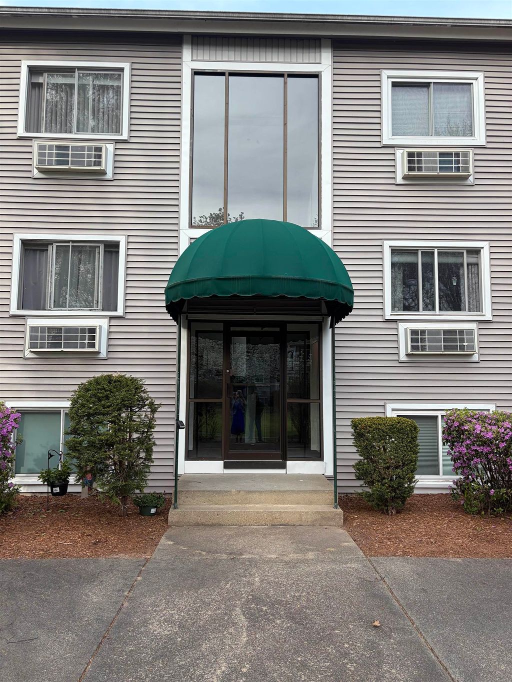 Photo of 113 Cluff Crossing Road Road #28, Salem, NH 03073 (MLS # 5085839)