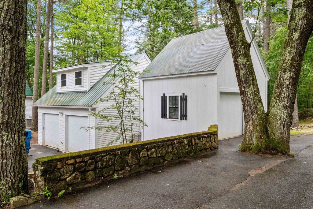 Photo of 4 Loveren Lane, Alton, NH 03809 (MLS # 5064517)