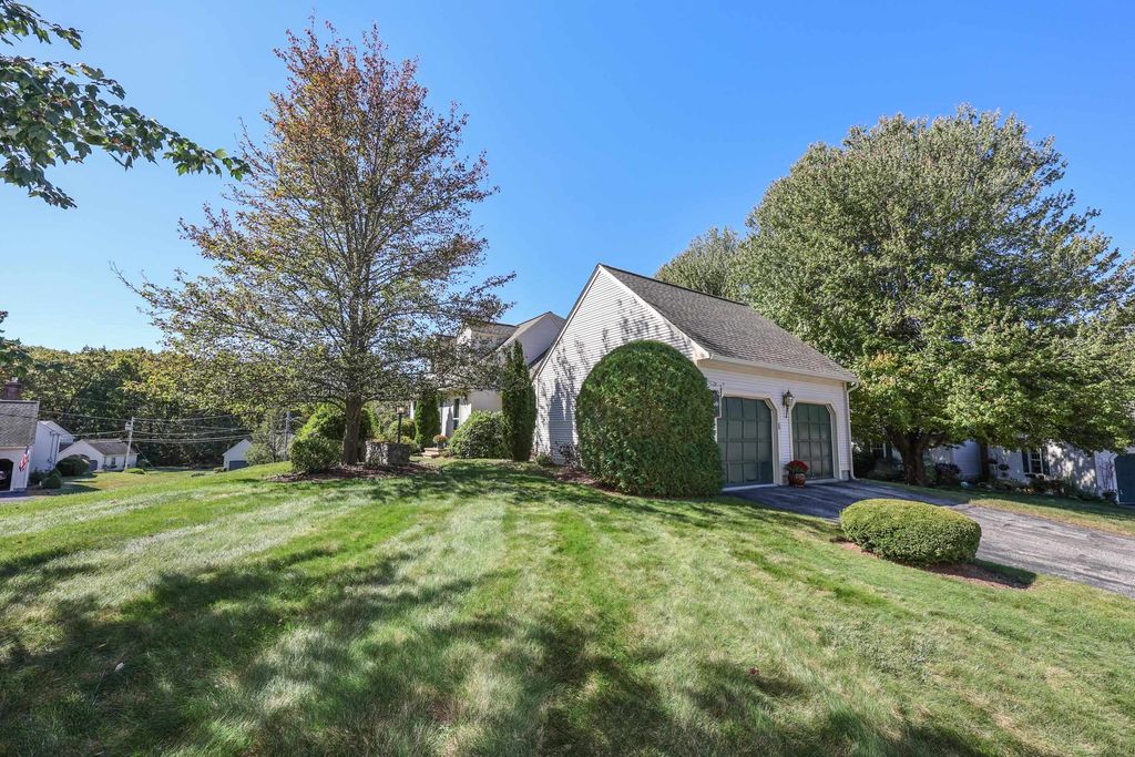 Photo of 4 Tamworth Place, Nashua, NH 03063 (MLS # 5063948)