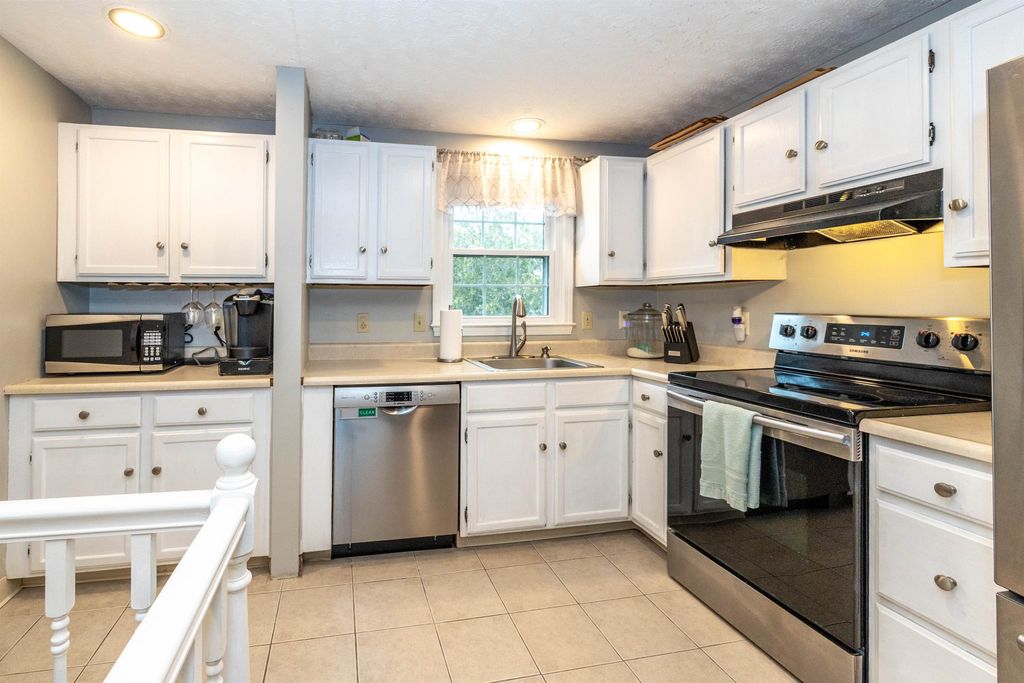 Photo of 50 Edward J. Roy Drive #50, Manchester, NH 03104 (MLS # 5070777)