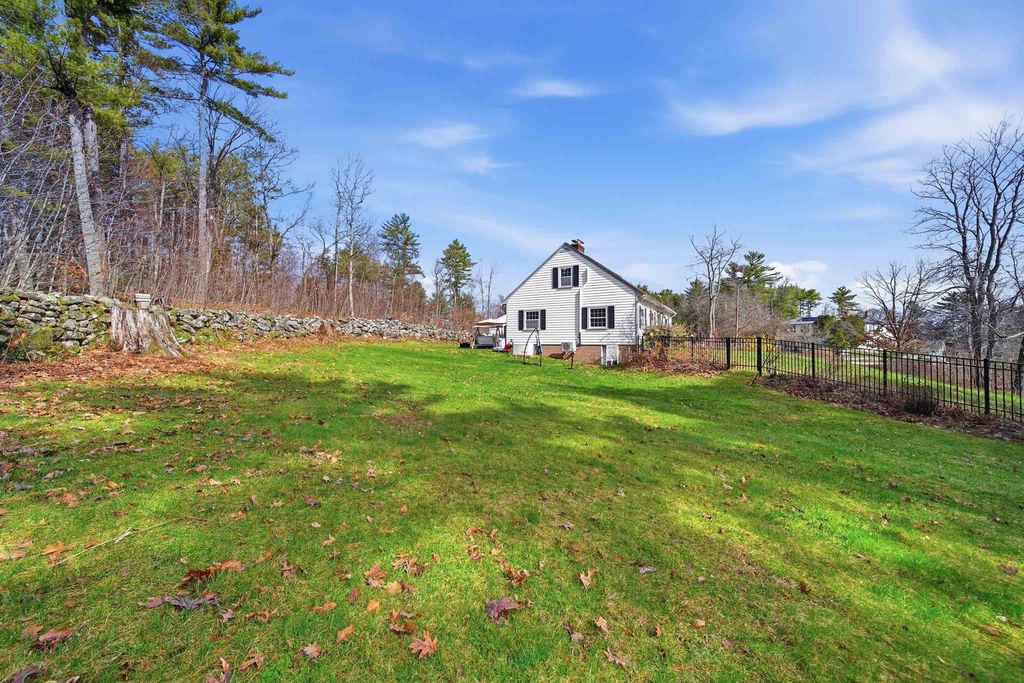 Photo of 209 Hooksett Road, Auburn, NH 03032 (MLS # 5084110)
