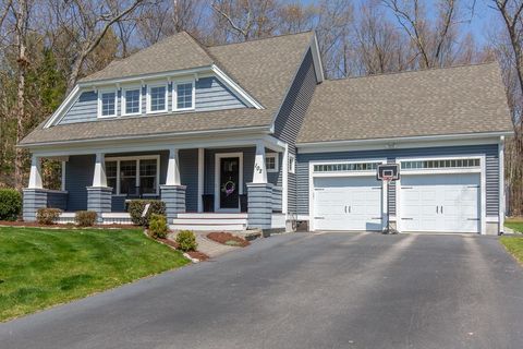 102 Grouse Run Pelham NH 03076