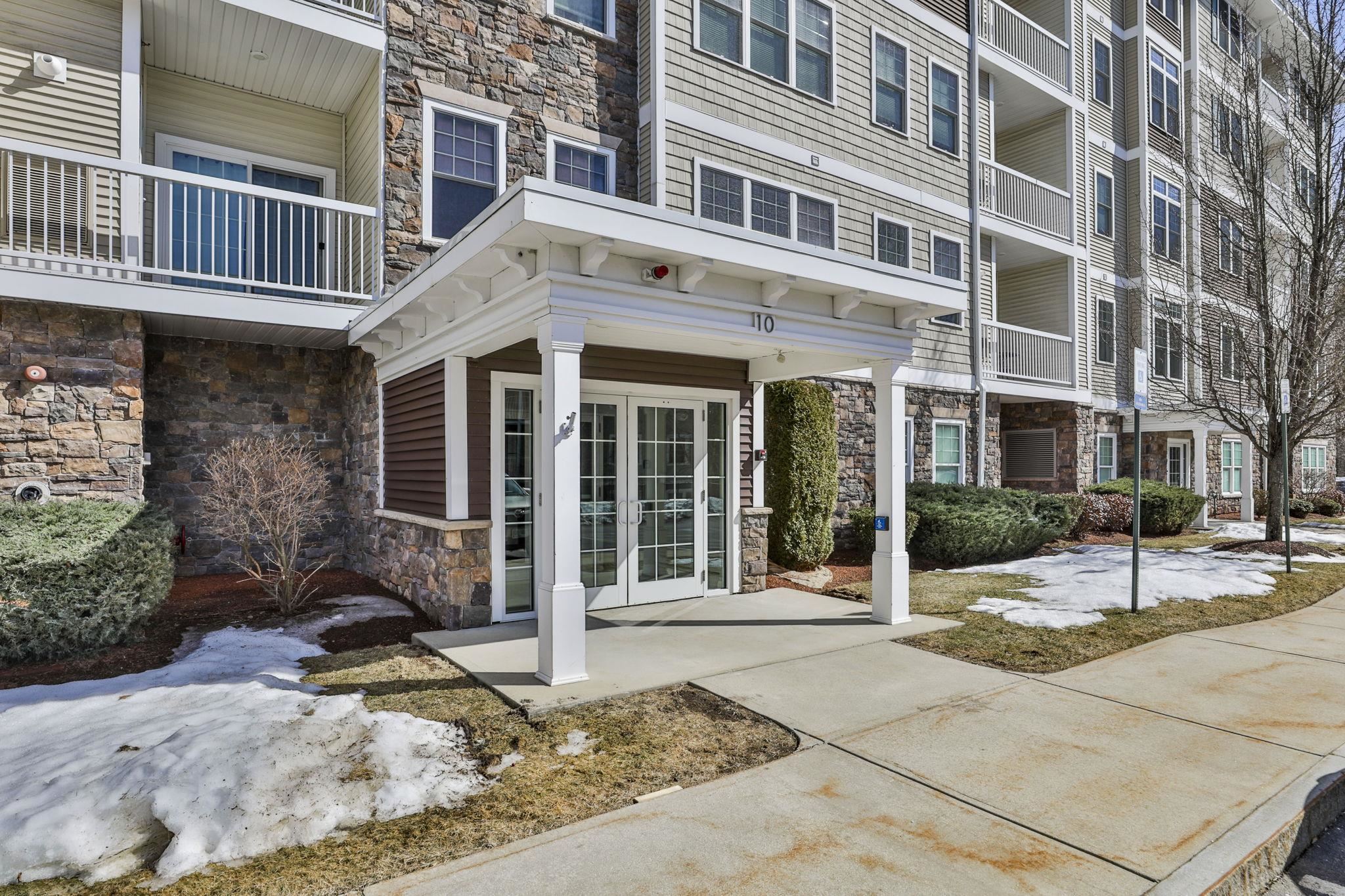 10 Braemoor Woods Road 401