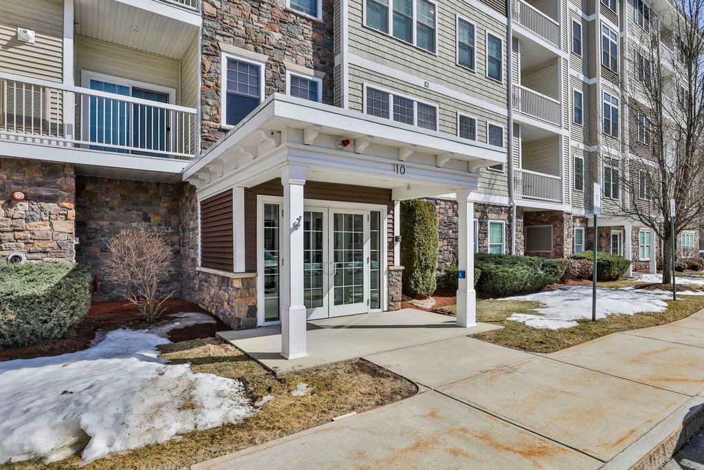 Photo of 10 Braemoor Woods Road #401, Salem, NH 03079 (MLS # 5078845)