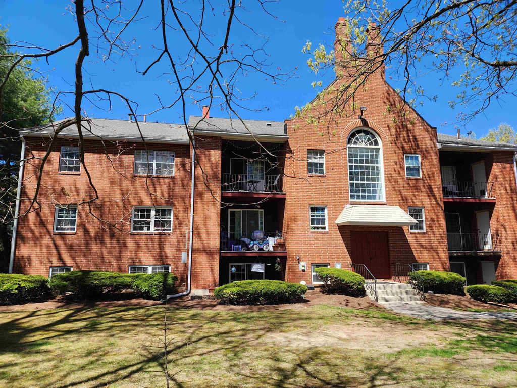 Photo of 9 Louisburg Square #12, Nashua, NH 03060 (MLS # 5061814)