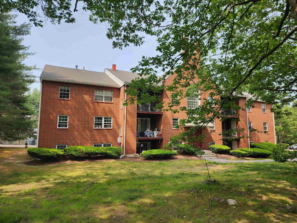 Photo of 9 Louisburg Square #12, Nashua, NH 03060 (MLS # 5061814)
