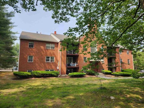 Photo of 9 Louisburg Square #12, Nashua, NH 03060 (MLS # 5061814)