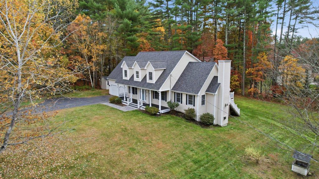 Photo of 4 Bayberry Lane, Litchfield, NH 03052 (MLS # 5067475)