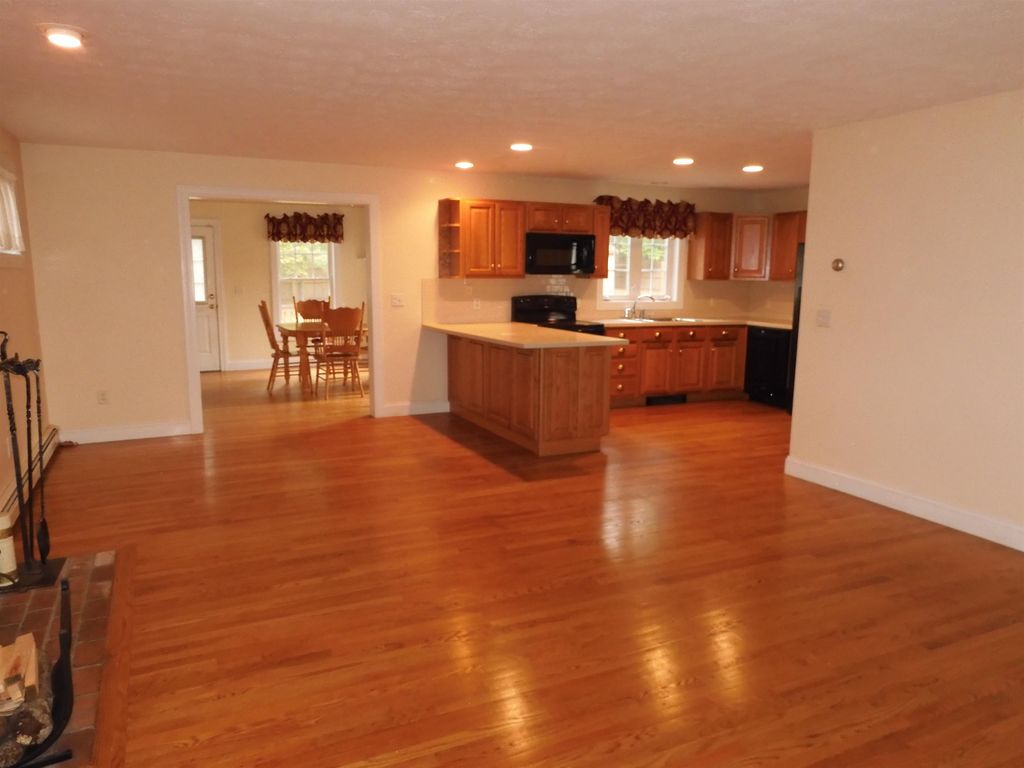 Photo of 27 Martins Ferry Road, Hooksett, NH 03106 (MLS # 5065079)