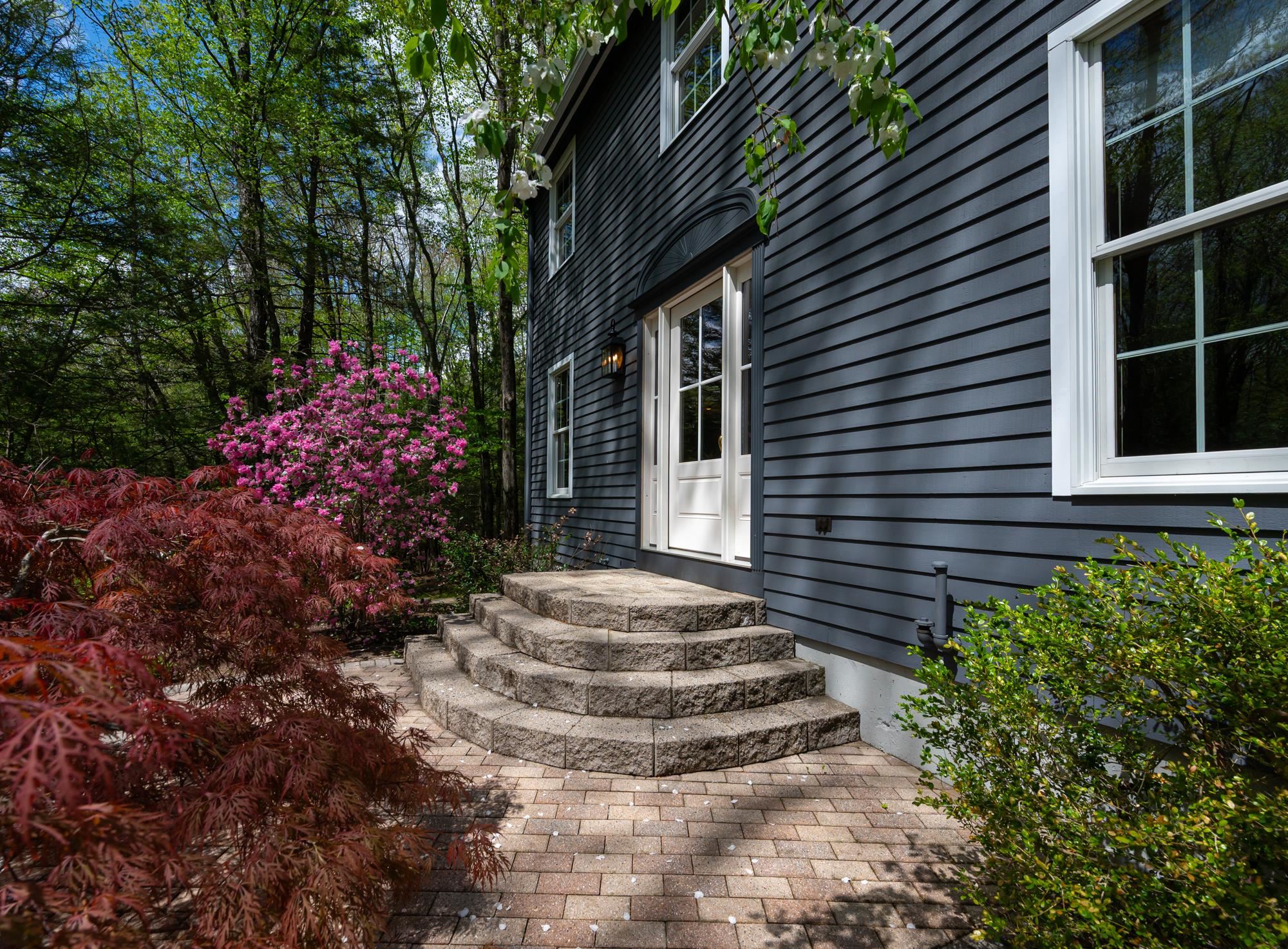 23 Holt Road