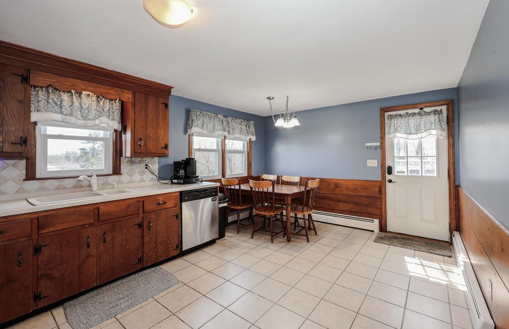 Photo of 9 Avery Road, Londonderry, NH 03053 (MLS # 5083274)