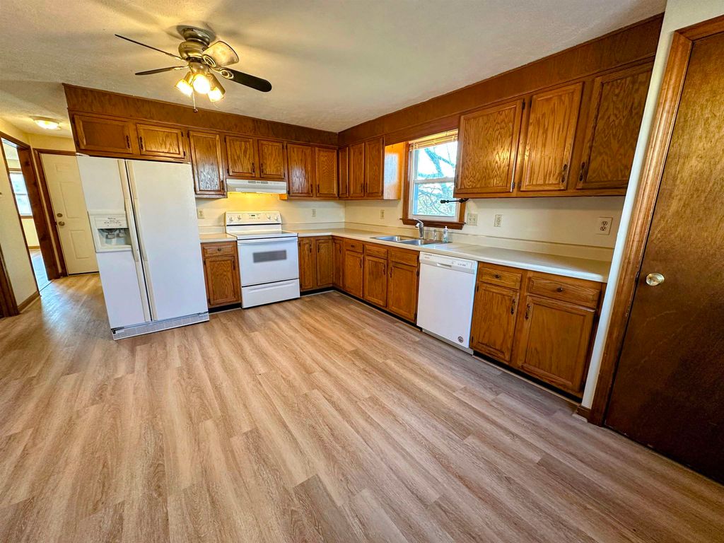 Photo of 33 Elwood Avenue #B, Manchester, NH 03103 (MLS # 5071035)