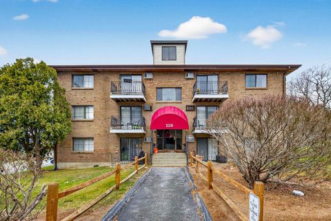 Photo of 128 Mammoth Road #122, Hooksett, NH 03106 (MLS # 5071037)