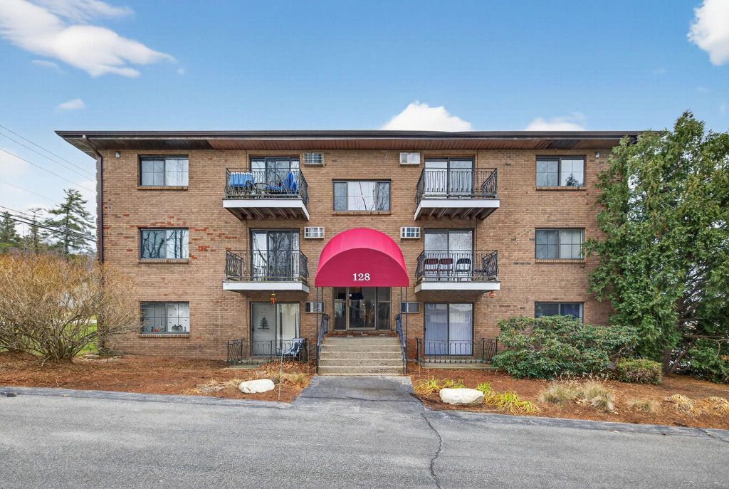 Photo of 128 Mammoth Road #122, Hooksett, NH 03106 (MLS # 5071037)