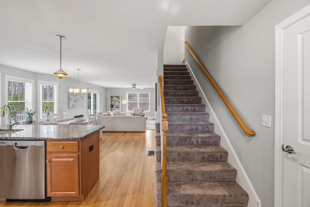 Photo of 9 Redwood Road, Pelham, NH 03076 (MLS # 5082401)