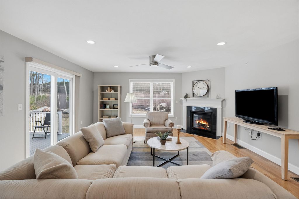 Photo of 9 Redwood Road, Pelham, NH 03076 (MLS # 5082401)