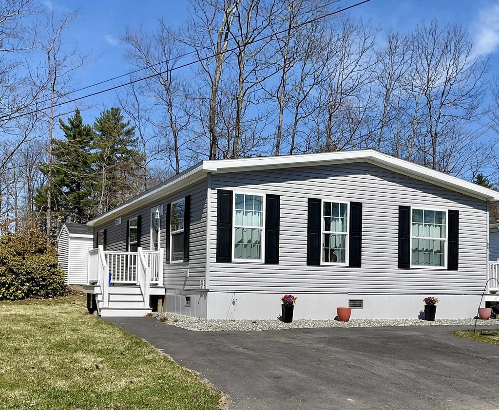 Photo of 104 Robin Hood Drive, Exeter, NH 03833 (MLS # 5078572)