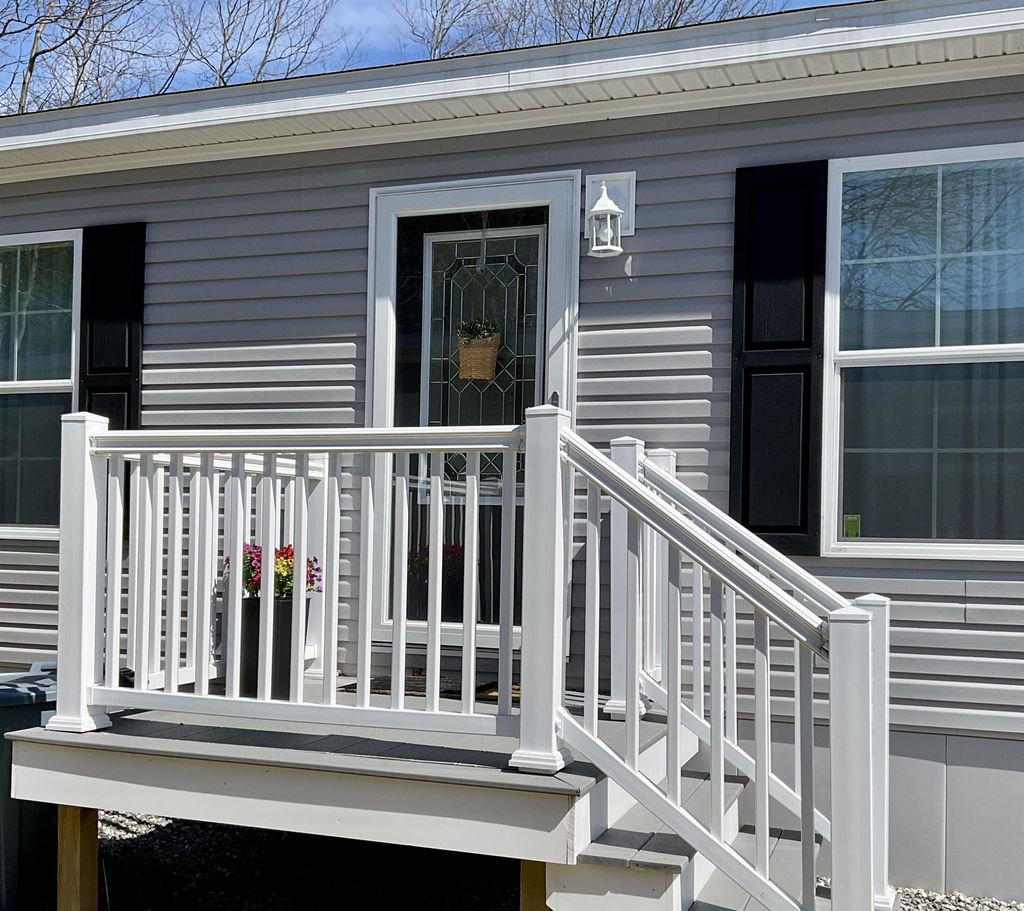 Photo of 104 Robin Hood Drive, Exeter, NH 03833 (MLS # 5078572)