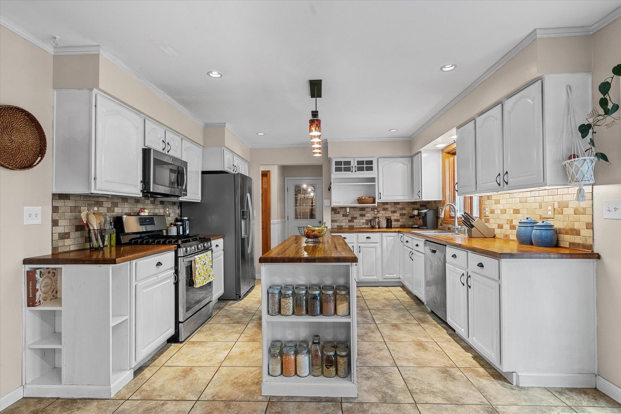 West Rutland, Vermont 05777, United States, 4 Bedrooms Bedrooms, ,2 BathroomsBathrooms,Residential,Active,120763