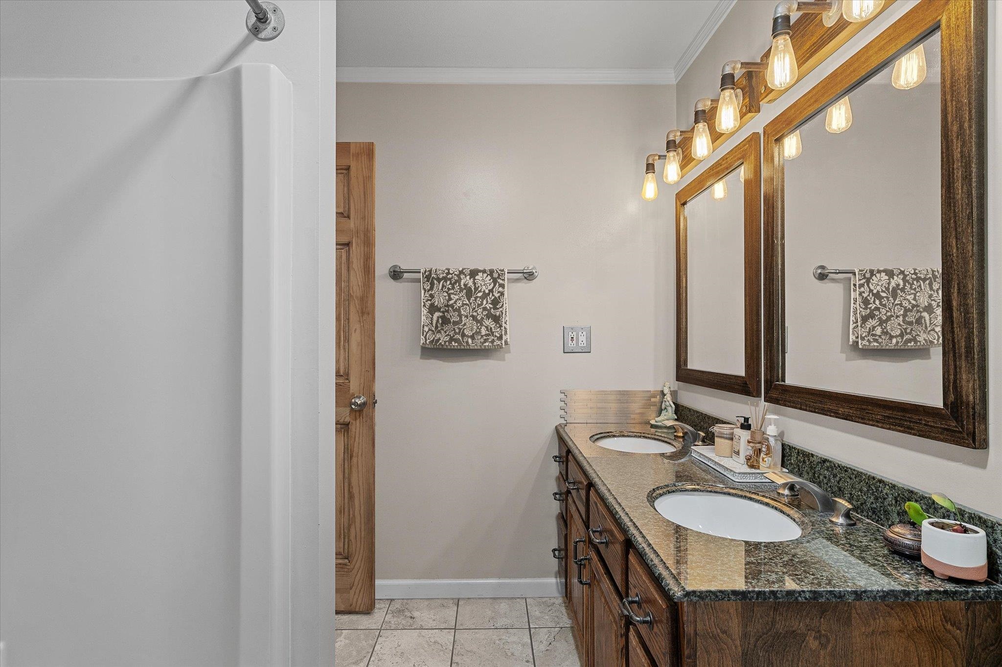 West Rutland, Vermont 05777, United States, 4 Bedrooms Bedrooms, ,2 BathroomsBathrooms,Residential,Active,120763