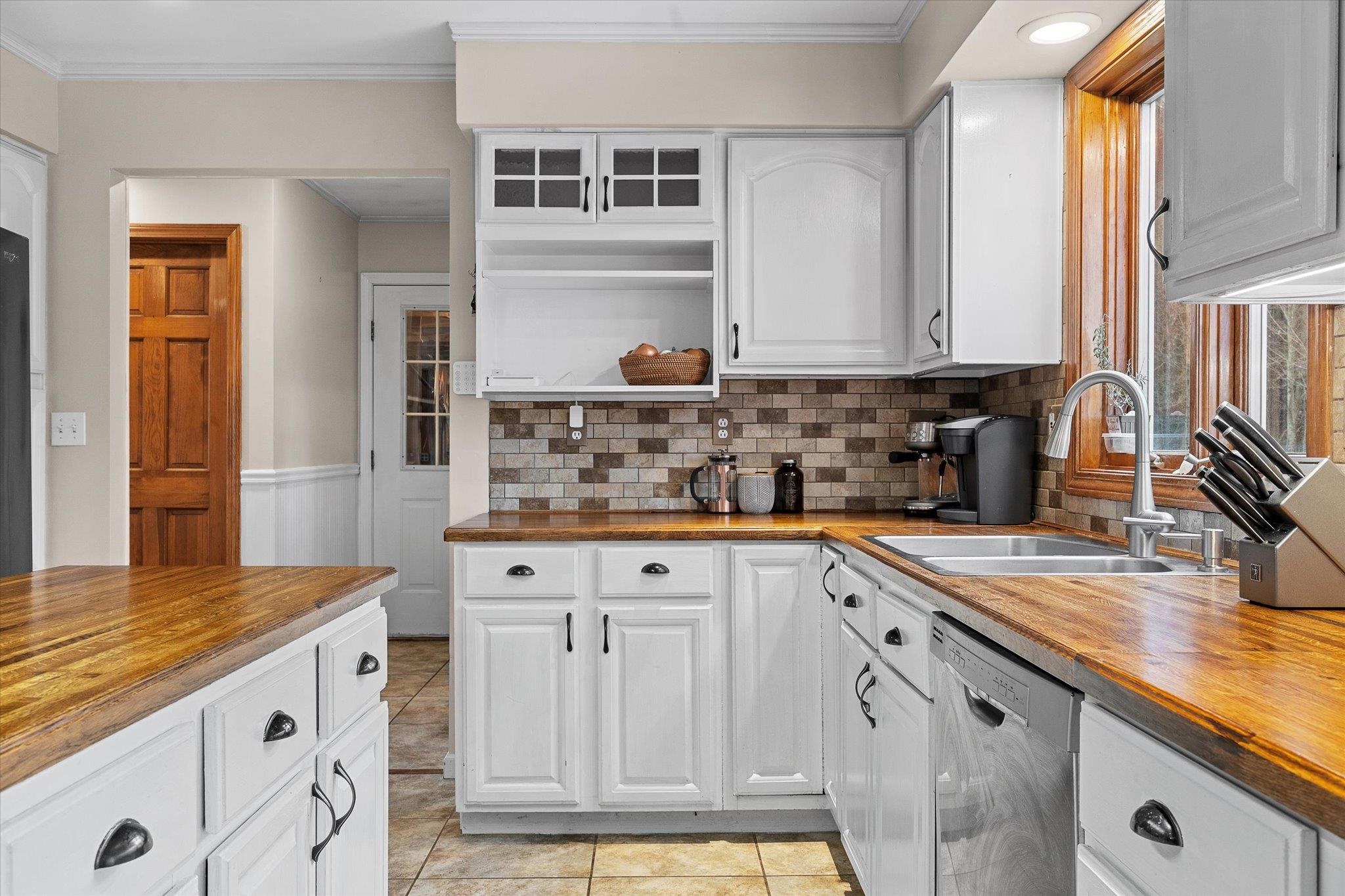 West Rutland, Vermont 05777, United States, 4 Bedrooms Bedrooms, ,2 BathroomsBathrooms,Residential,Active,120763