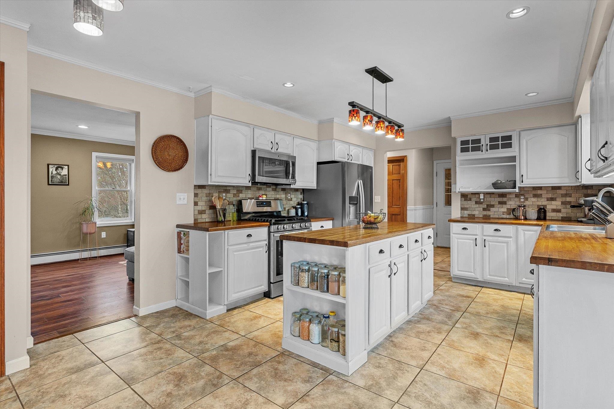 West Rutland, Vermont 05777, United States, 4 Bedrooms Bedrooms, ,2 BathroomsBathrooms,Residential,Active,120763