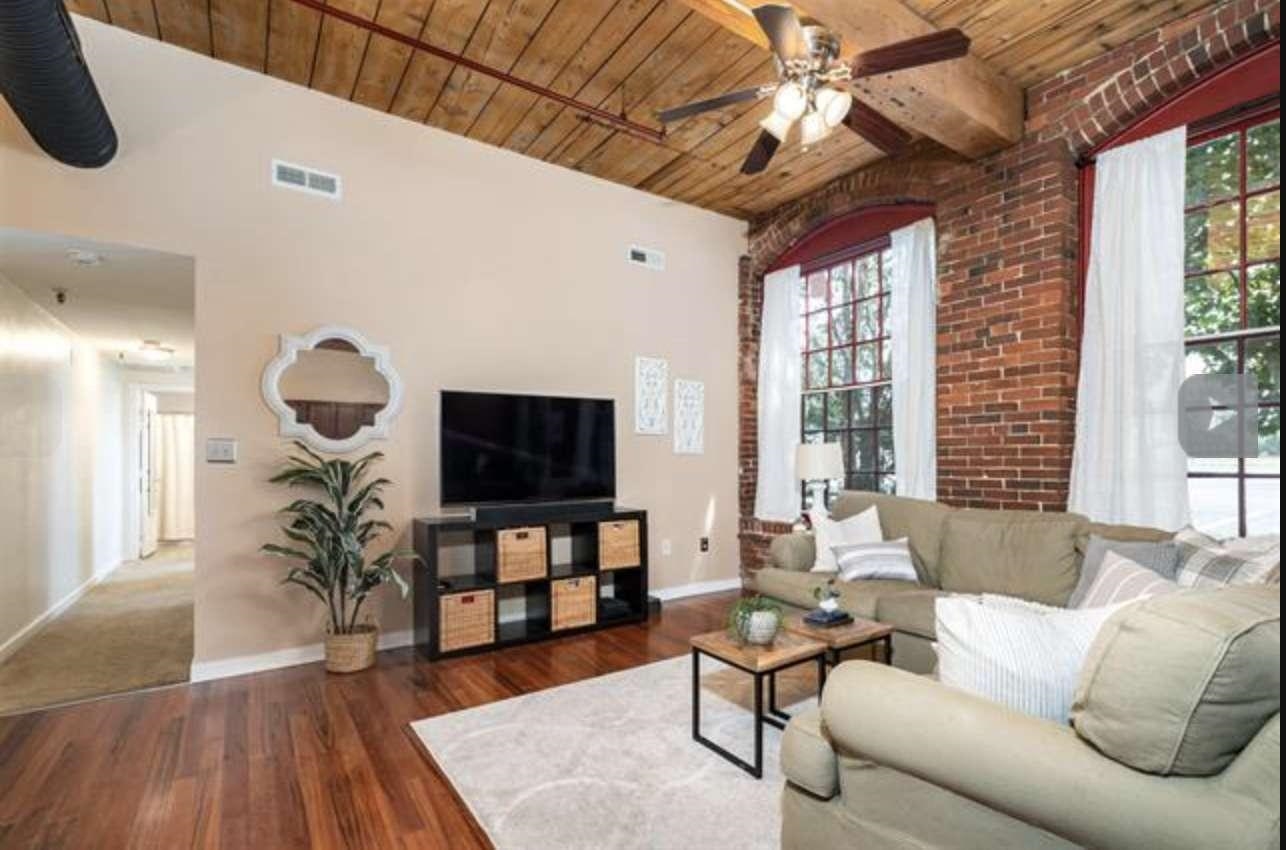 471 Silver Street 108