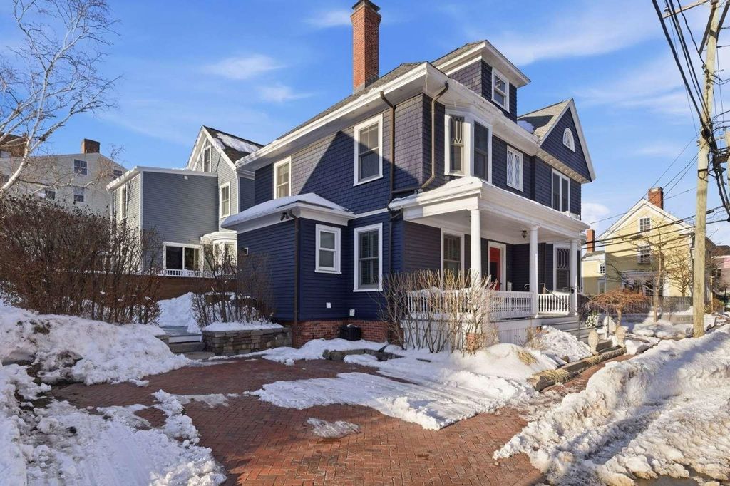 Photo of 115 Court Street, Portsmouth, NH 03801 (MLS # 5085613)