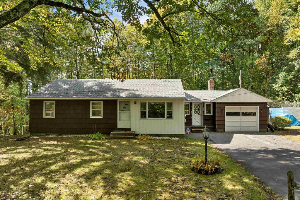 Photo of 130 Searles Road, Nashua, NH 03062 (MLS # 5063398)