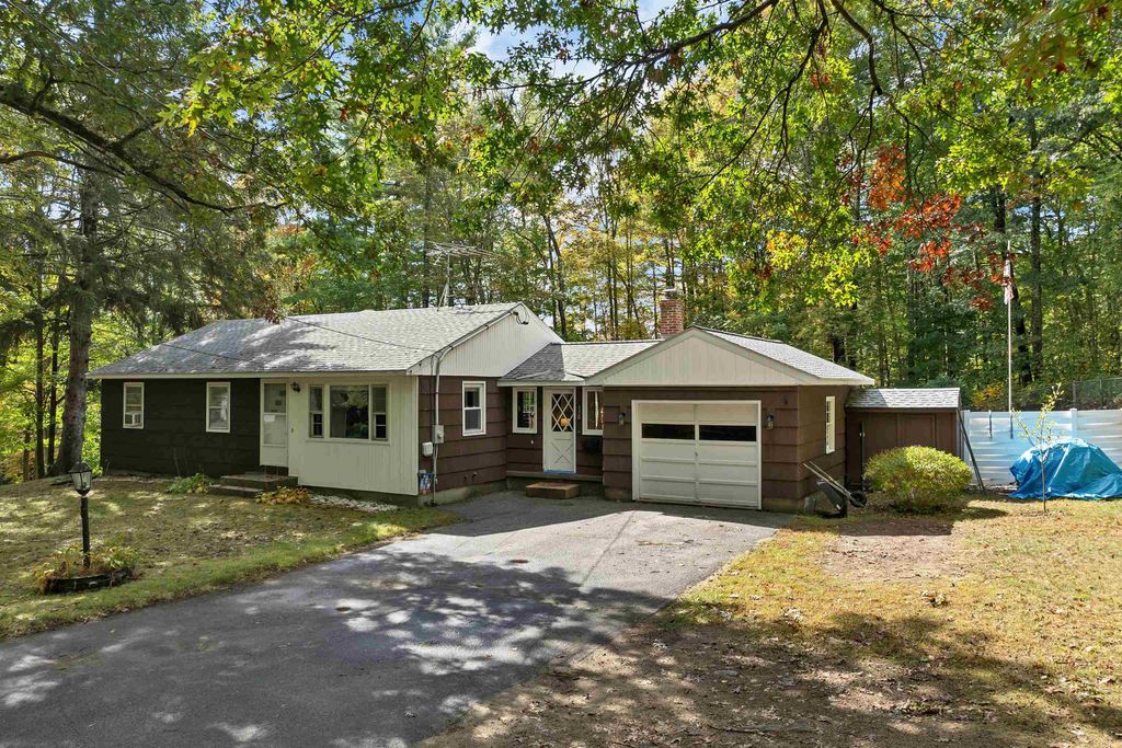 Photo of 130 Searles Road, Nashua, NH 03062 (MLS # 5063398)