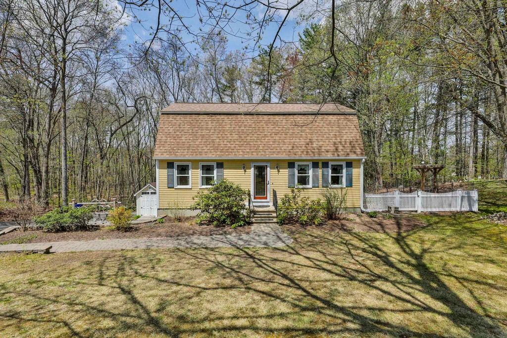 Photo of 9 Lund Drive, Hudson, NH 03051 (MLS # 5087485)
