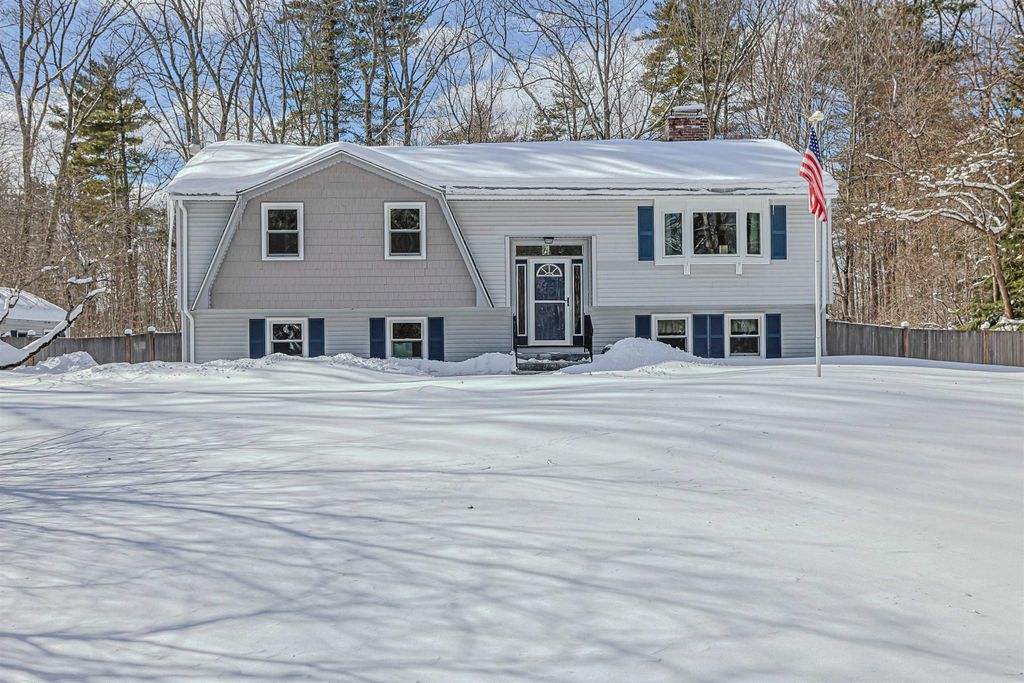 Photo of 27 Farmer Road, Merrimack, NH 03054 (MLS # 5077692)