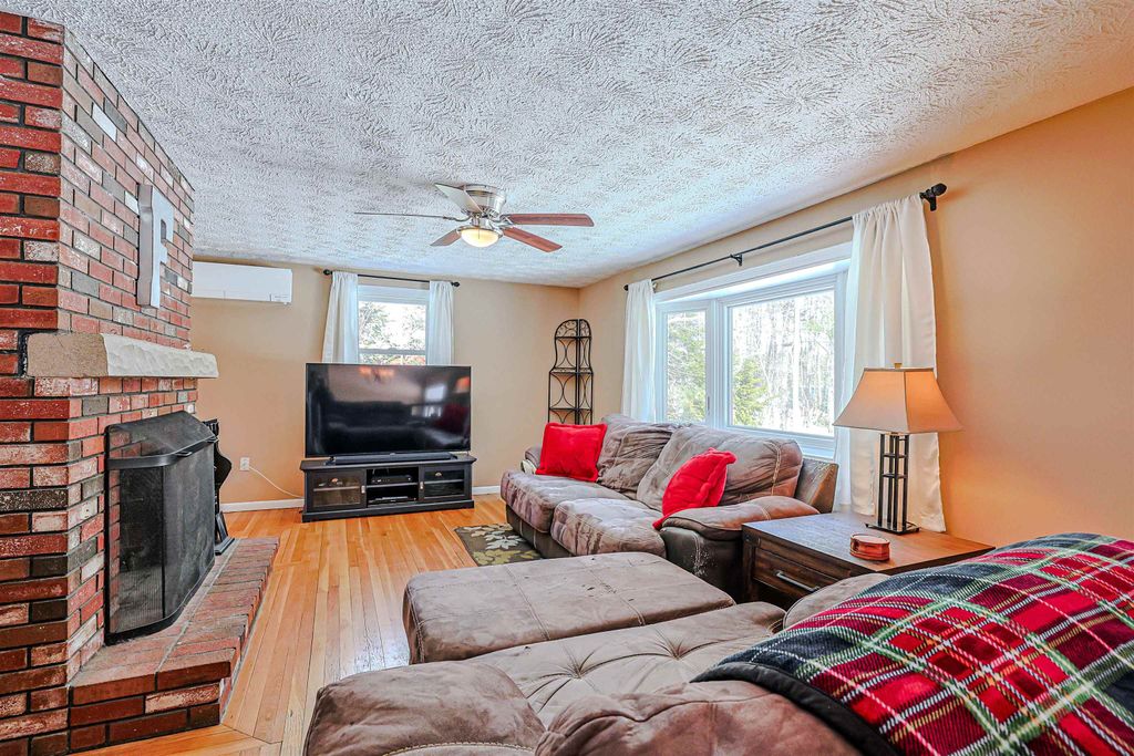 Photo of 27 Farmer Road, Merrimack, NH 03054 (MLS # 5077692)