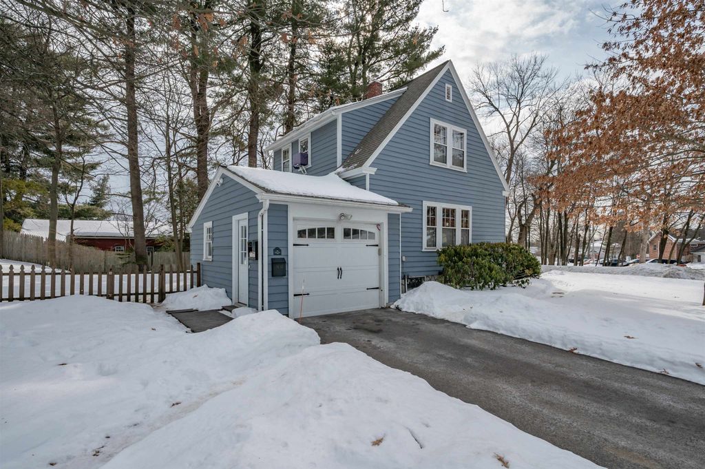 Photo of 11 Pine Hill Avenue, Nashua, NH 03064 (MLS # 5077275)