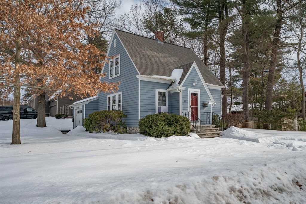 Photo of 11 Pine Hill Avenue, Nashua, NH 03064 (MLS # 5077275)