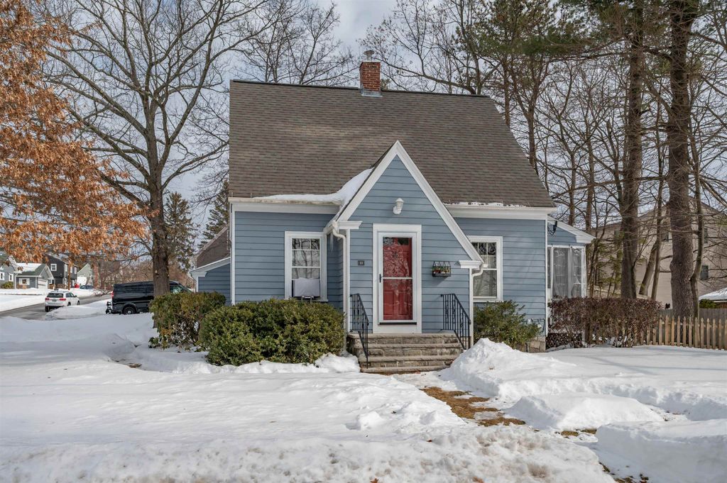 Photo of 11 Pine Hill Avenue, Nashua, NH 03064 (MLS # 5077275)