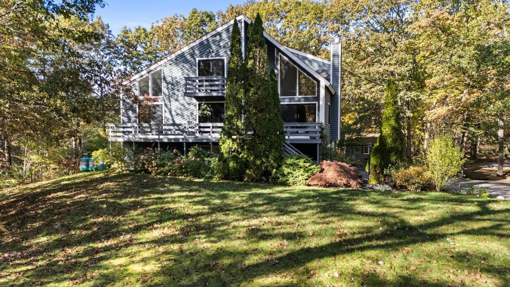 Photo of 26 Seasons Lane, Londonderry, NH 03053 (MLS # 5066261)