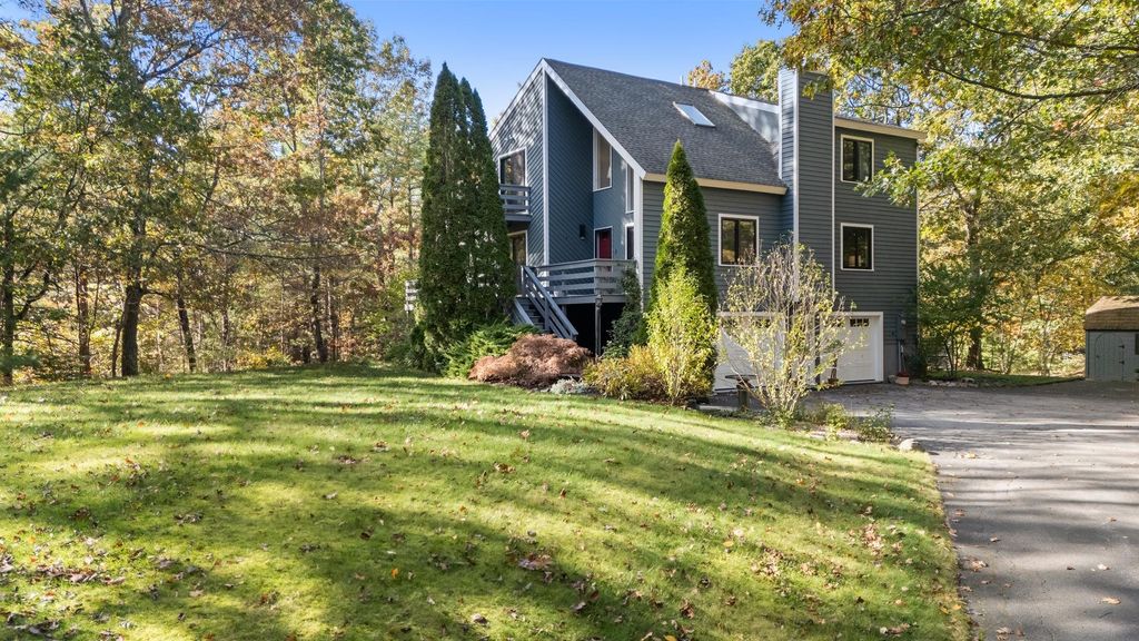 Photo of 26 Seasons Lane, Londonderry, NH 03053 (MLS # 5066261)