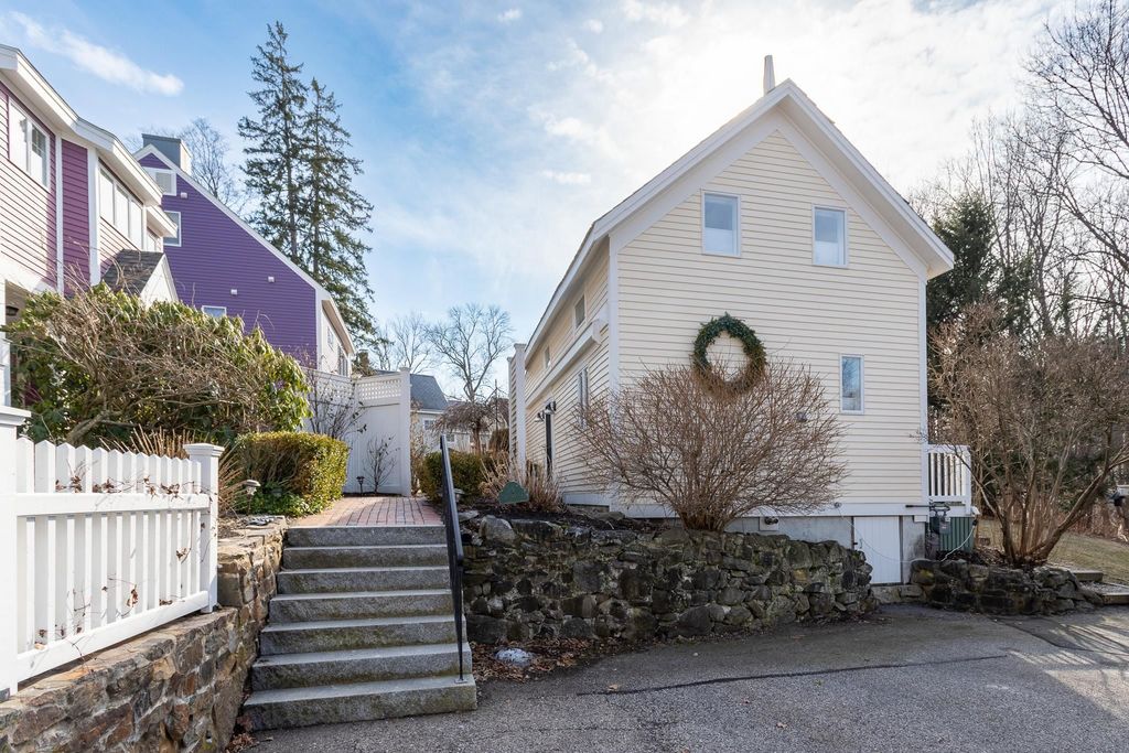 Photo of 774 Middle Street #4, Portsmouth, NH 03801 (MLS # 5081305)