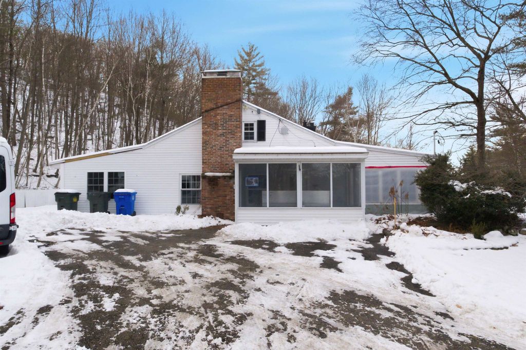 Photo of 77 Straw Road, Manchester, NH 03102 (MLS # 5076223)