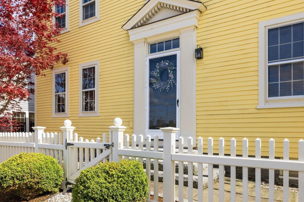 Photo of 244 New Castle Avenue, Portsmouth, NH 03801 (MLS # 5089023)