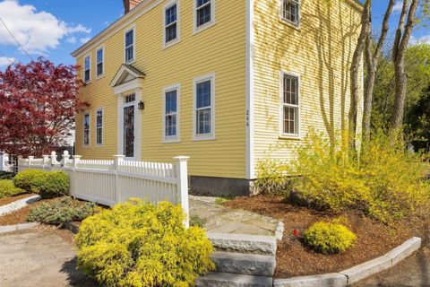 Photo of 244 New Castle Avenue, Portsmouth, NH 03801 (MLS # 5089023)