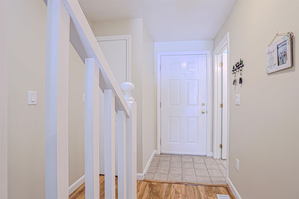 Photo of 35 Montrose Drive, Stratham, NH 03885 (MLS # 5083641)