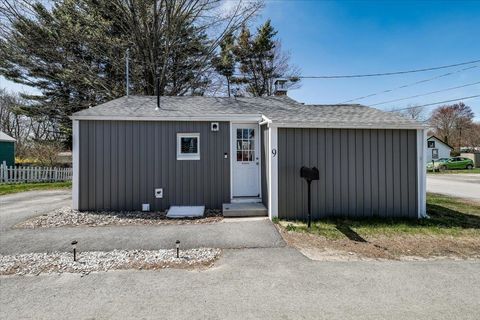 Photo of 9 Hillcrest Avenue, Pembroke, NH 03275 (MLS # 5084664)