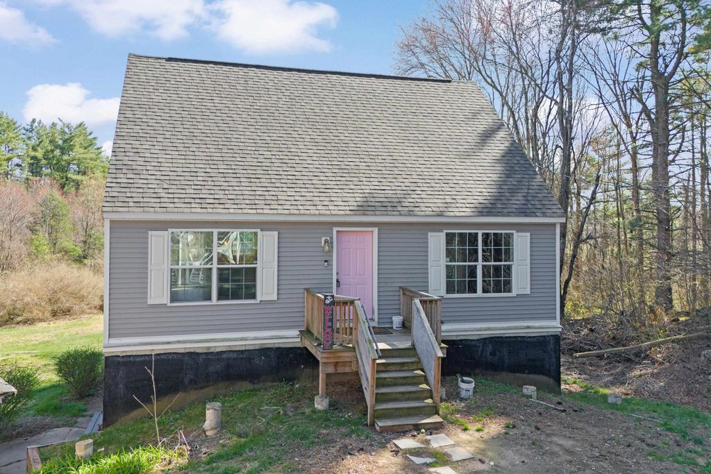 Photo of 7 Pheasant Run, Pembroke, NH 03275 (MLS # 5085728)