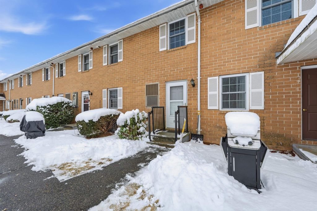 Photo of 804 Elmwood Drive, Hudson, NH 03051 (MLS # 5074712)