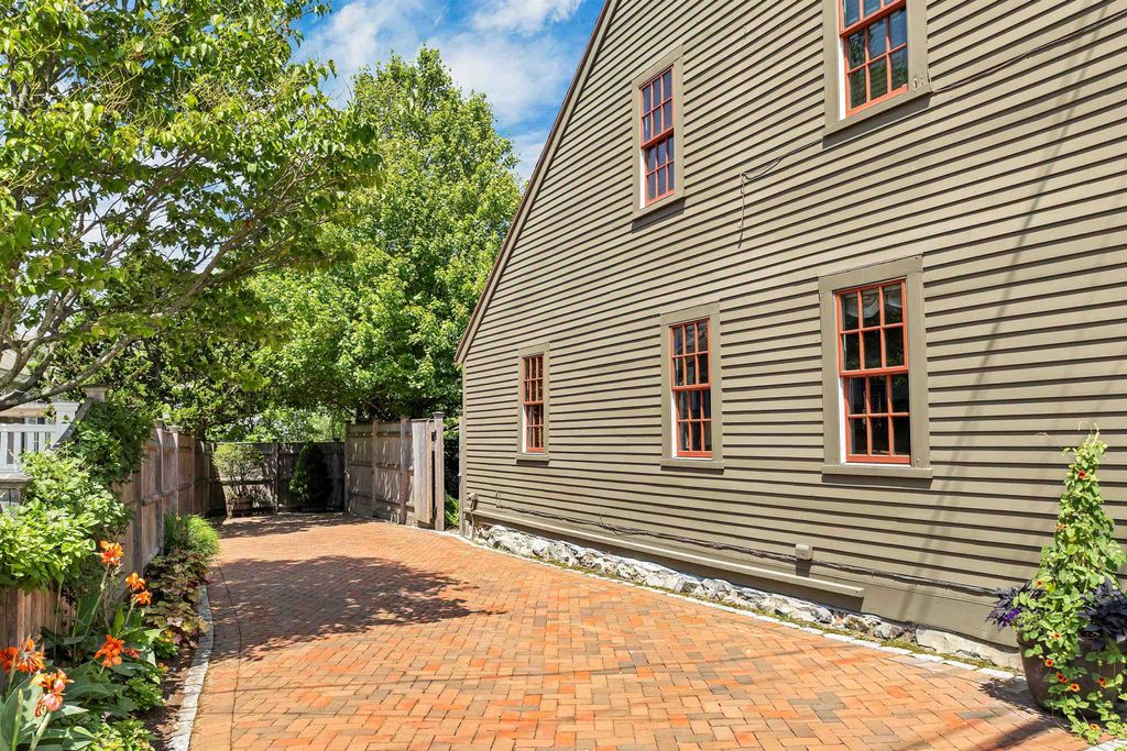 Photo of 171 Gates Street, Portsmouth, NH 03801 (MLS # 5057025)