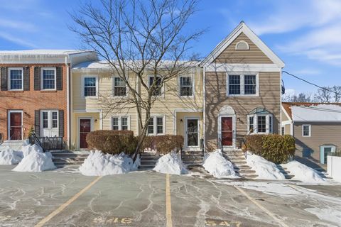 Photo of 547 Fox Hollow Way, Manchester, NH 03104 (MLS # 5075515)